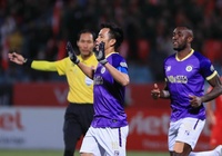 Văn Quyết đưa CLB Hà Nội trở lại cuộc đua vô địch V.League