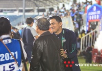 HLV Kiatisuk đến CAHN, HAGL “điều chuyển” chuyên gia trụ hạng ngồi “ghế nóng”