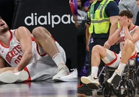 Ngôi sao trẻ NBA dính chấn thương kinh hoàng, phải rời sân bằng xe lăn khiến cả giải đấu tiếc nuối