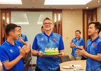 Sinh nhật buồn của HLV Troussier