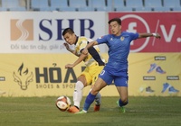 HAGL và Quảng Nam níu chân nhau ở cuộc đua trụ hạng V.League