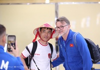 HLV Troussier về nước, khép lại hành trình buồn cùng bóng đá Việt Nam