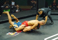 Học trò Johnny Trí Nguyễn siết gục đối thủ chớp nhoáng tại LION Championship 12