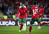 Bàn thắng ngoạn mục của Ronaldo, 20 năm sau lần đầu tiên khoác áo Bồ Đào Nha