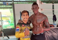 Mặc kệ tuyển Ý và Euro, Mario Balotelli sang Thái khoe tài trên sàn Muay