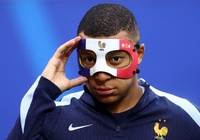 Mbappe không được đeo mặt nạ quốc kỳ Pháp ra sân gặp Hà Lan?