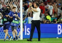 Bị CĐV giận dữ ném cốc nhựa, HLV Gareth Southgate quả quyết: "Tuyển Anh đang tiến bộ"