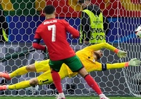 John Terry nổi cơn thịnh nộ vì Ronaldo bị chế giễu sau cú đá hỏng penalty