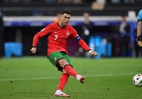 Ronaldo có thể bị phạt vì dùng "tiếp thị phục kích" phạm luật ở Euro