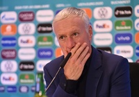 HLV Didier Deschamps "đuổi khán giả", kiên quyết bảo vệ Mbappe dù thông số đáng buồn
