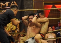 Học trò Duy Nhất tung đòn siết hiểm, tiến vào bán kết giải MMA Thần Võ Việt Nam