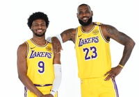 LeBron James "cạn lời" ngày sánh vai cùng con trai Bronny trong màu áo Los Angeles Lakers