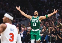 Jayson Tatum cùng đương kim vô địch Boston Celtics ném 3 điểm quân bình kỷ lục ngày mở màn NBA 2024-25