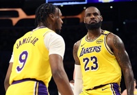 Cùng ra sân ngày mở màn giải đấu, cha con LeBron James làm nên lịch sử bóng rổ NBA