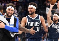 Klay Thompson ra mắt Dallas Mavericks, phá kỷ lục 3 điểm ngay trận đầu khoác áo đội bóng mới