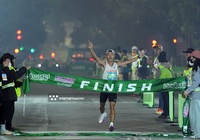 Hoàng Nguyên Thanh và Nguyễn Trung Cường nói gì sau "màn đổi ngôi" trên đường chạy Vietnam International Half Marathon 2025 powered by Herbalife?