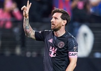 Cử chỉ đáp trả đầy thách thức của Messi với CĐV America