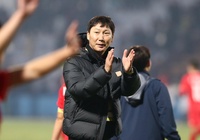 Ấn tượng HLV Kim Sang Sik: 5 tháng đoạt 2 cúp, khiến Man United nhận cay đắng