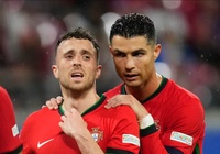 Cristiano Ronaldo bàng hoàng trước cái chết của Diogo Jota