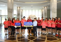 Đội tuyển bóng chuyền nữ Việt Nam nhận thưởng nóng trước thềm Bán kết VTV Cup 2025