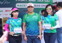 Niềm vui của những VĐV đầu tiên sở hữu bộ racekit VPBank Hanoi Marathon 2022
