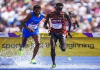 Chàng nông dân Ấn Độ suýt lật đổ thế thống trị của Kenya trên đường chạy 3000m chướng ngại vật