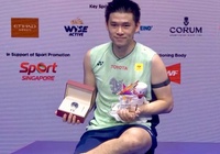 Cựu vương SEA Games Kunlavut Vitidsarn mừng ngôi số 1 đơn nam cầu lông thế giới mới bằng danh hiệu Singapore Open 2025