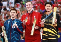 Cựu số 1 thế giới Viktor Axelsen bảo vệ ngôi vô địch cầu lông Olympic, nhưng không dám so sánh với Lin Dan