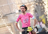 Ben Healy thắng chặng 6 cuộc đua xe đạp Tour de France 2025, khi Van der Poel đoạt lại Áo vàng từ Pogacar