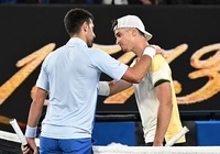 Tennis Australian Open 2024: Djokovic hành xử cũng là số 1 thế giới, vừa bị làm khó liền khen đối phương