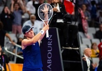 Kết quả tennis 4/11: Số 1 thế giới vào bán kết WTA Finals, "thần đồng" Mỹ loại sớm