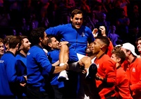 Kết quả tennis mới nhất 24/9: Federer thua trận cuối sự nghiệp, khóc như một đứa trẻ
