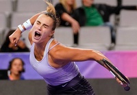 Kết quả tennis 5/11: Sabalenka được Sakkari dìu vào bán kết WTA Finals