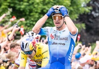 Cua-rơ giành chiến thắng chặng 3 Tour de France 2022 sau 9 tháng bị cấm thi đấu