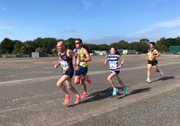 Cô bé 12 tuổi phá kỷ lục thế giới chạy 5km