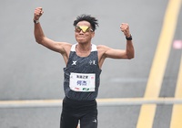 Nhà vô địch Asiad 19 lập kỷ lục quốc gia chạy marathon cho Trung Quốc