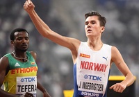 Jakob Ingebrigtsen chạy pace 2:20, phá kỷ lục thế giới 1500m trong nhà