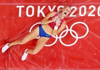 Người đẹp nhảy sào Mỹ giành HCV Olympic Tokyo siêu kịch tính