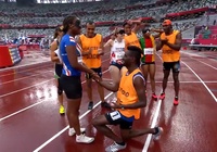 Cô gái khiếm thị được cầu hôn đầy xúc động trên đường chạy Paralympic Tokyo