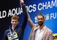 Chàng trai Pháp 21 tuổi phá kỷ lục thế giới tồn tại 15 năm của huyền thoại Michael Phelps tại giải bơi thế giới 2023