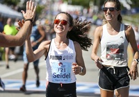 Cô gái giành HCĐ marathon Olympic Tokyo cố tình chạy cuối một cuộc thi vì lý do đặc biệt