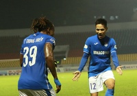Bị nợ lương, cầu thủ Than Quảng Ninh vẫn hiên ngang chiếm đỉnh V.League