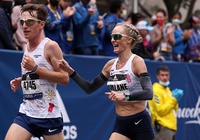 Bà mẹ 40 tuổi chạy 6 giải marathon lớn trong vòng 42 ngày