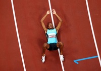 Chàng trai Bahamas đi vào lịch sử điền kinh sau HCV 400m Olympic Tokyo