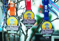 Huy chương hoàn thành đẹp ngỡ ngàng của Giải Bán Marathon Quốc tế Việt Nam 2023 tài trợ bởi Herbalife Nutrition