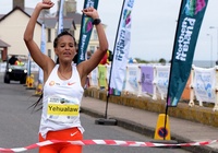 Cô gái Ethiopia phá sâu kỷ lục thế giới chạy bán marathon
