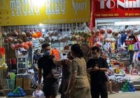 Giá vé trận Hà Nội vs HAGL bị thổi gấp 10 lần, phe vé ẩu đả với khán giả ngoài sân Hàng Đẫy 