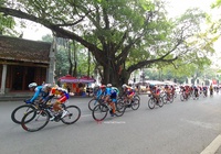 Tuyển thủ SEA Games 31 Quàng Văn Cường “xé áo vàng” chặng đua xe đạp quanh Hồ Gươm
