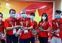 Hội người Việt tại Nhật Bản tặng quà đoàn thể thao Việt Nam dự Olympic 2021