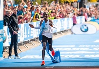 Chờ Eliud Kipchoge phá kỷ lục thế giới chạy 42,195km tại Berlin Marathon 2022